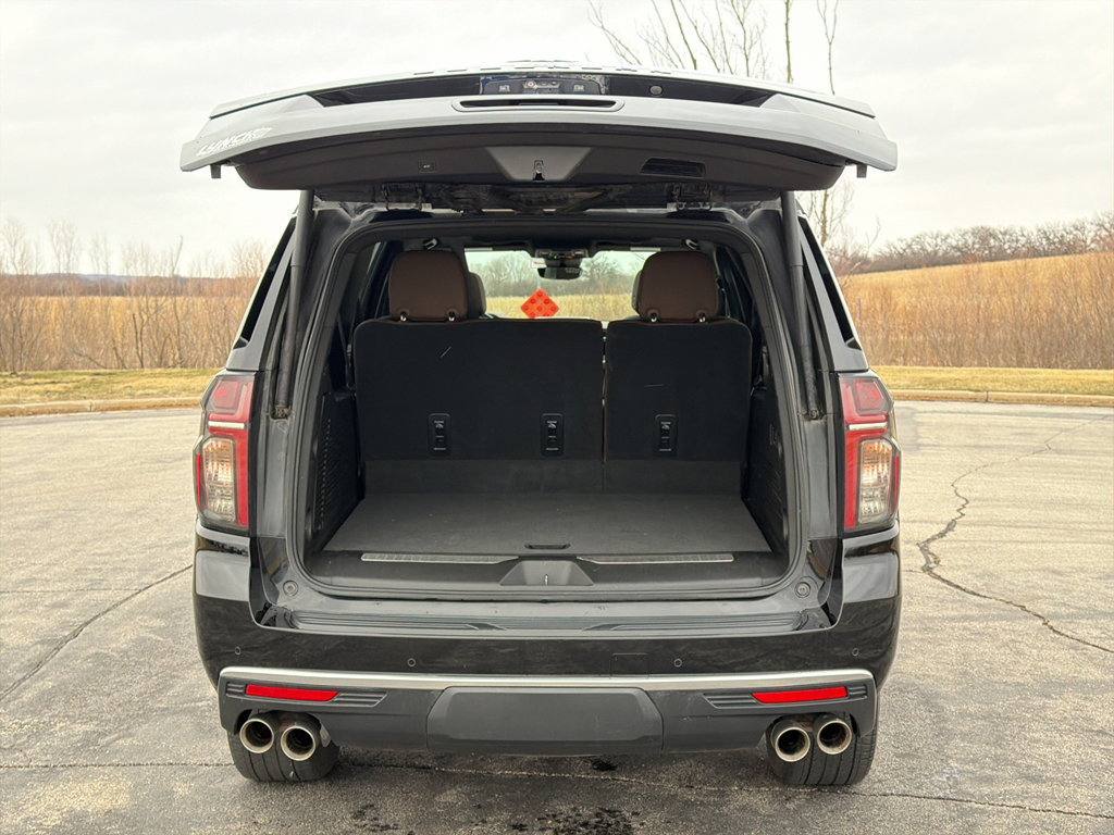 Used 2023 Chevrolet Suburban High Country image 43