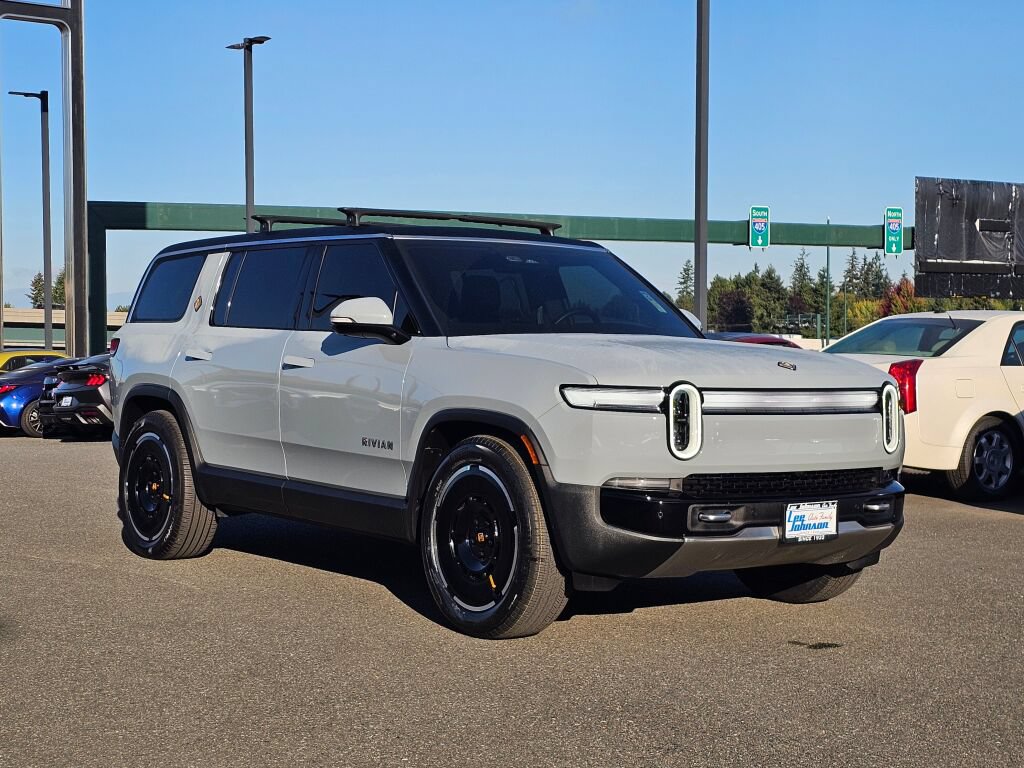 Used 2025 Rivian R1S Adventure Dual AWD/4WD image 3