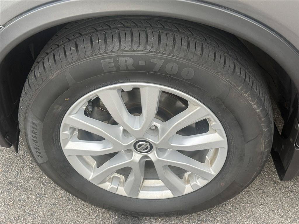 Used 2017 Nissan Rogue SV AWD/4WD image 35