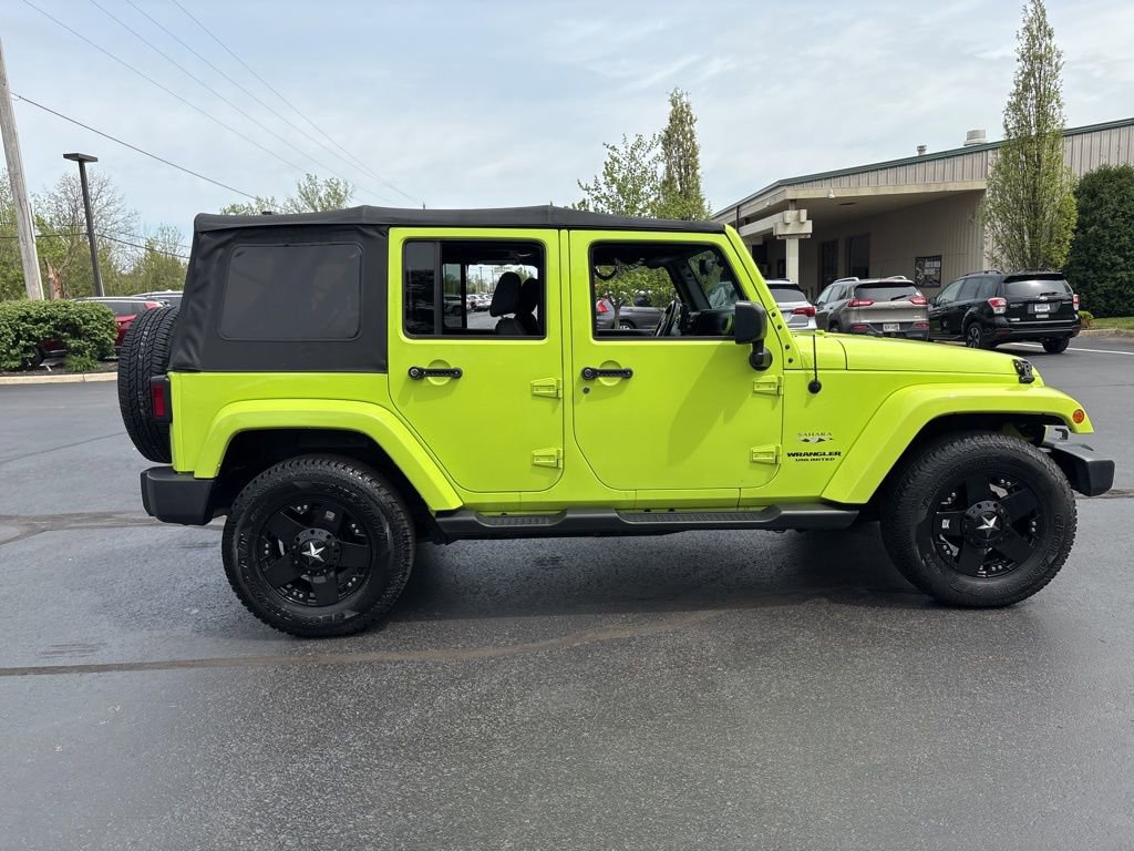 Used 2016 Jeep Wrangler Unlimited Sahara w/ Connectivity Group AWD/4WD image 10