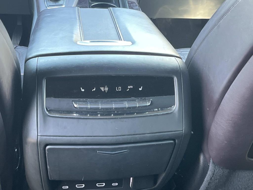 Used 2022 Cadillac Escalade Premium Luxury Platinum image 18