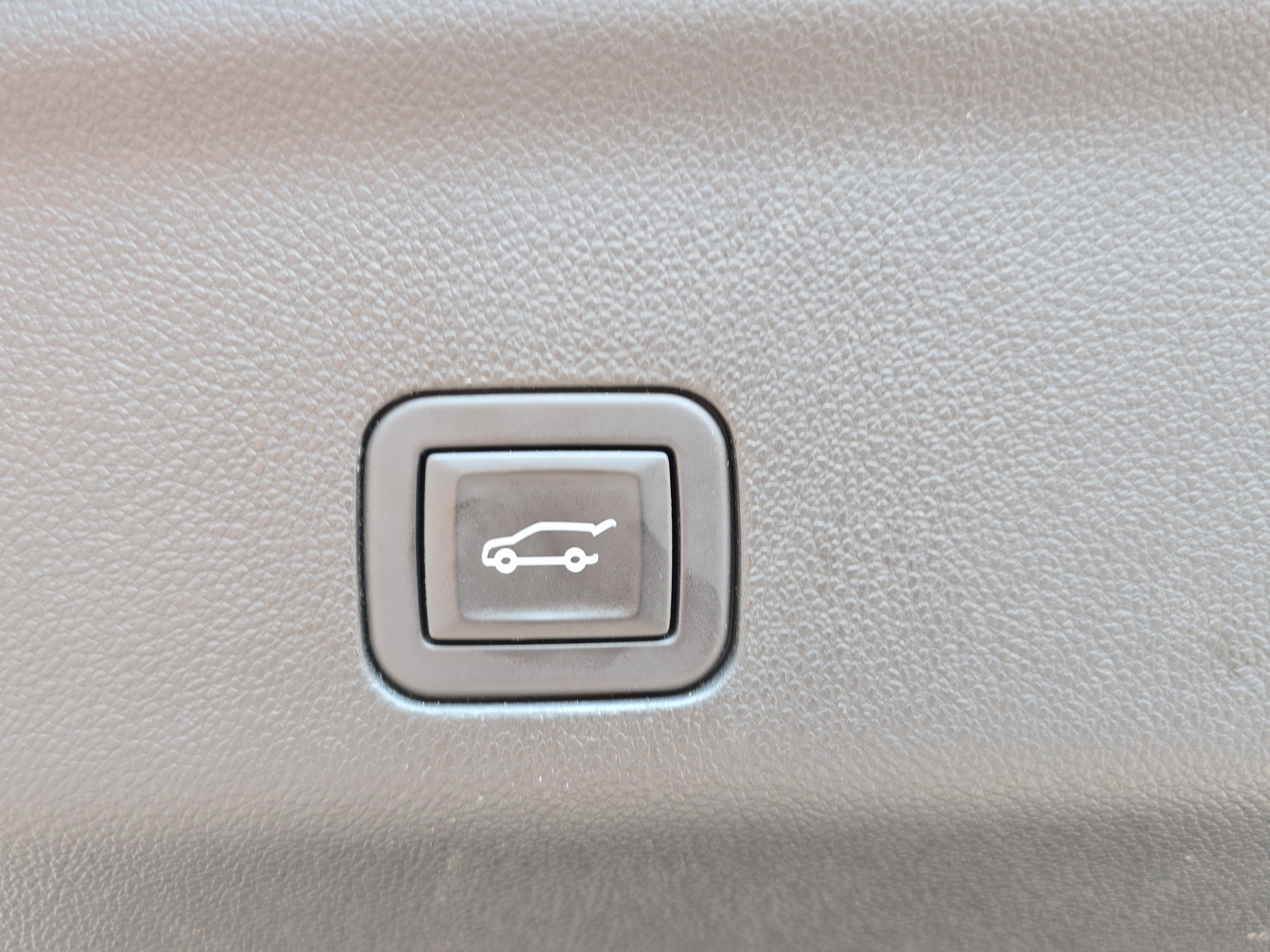 Used 2024 Chevrolet Tahoe Premier AWD/4WD image 14