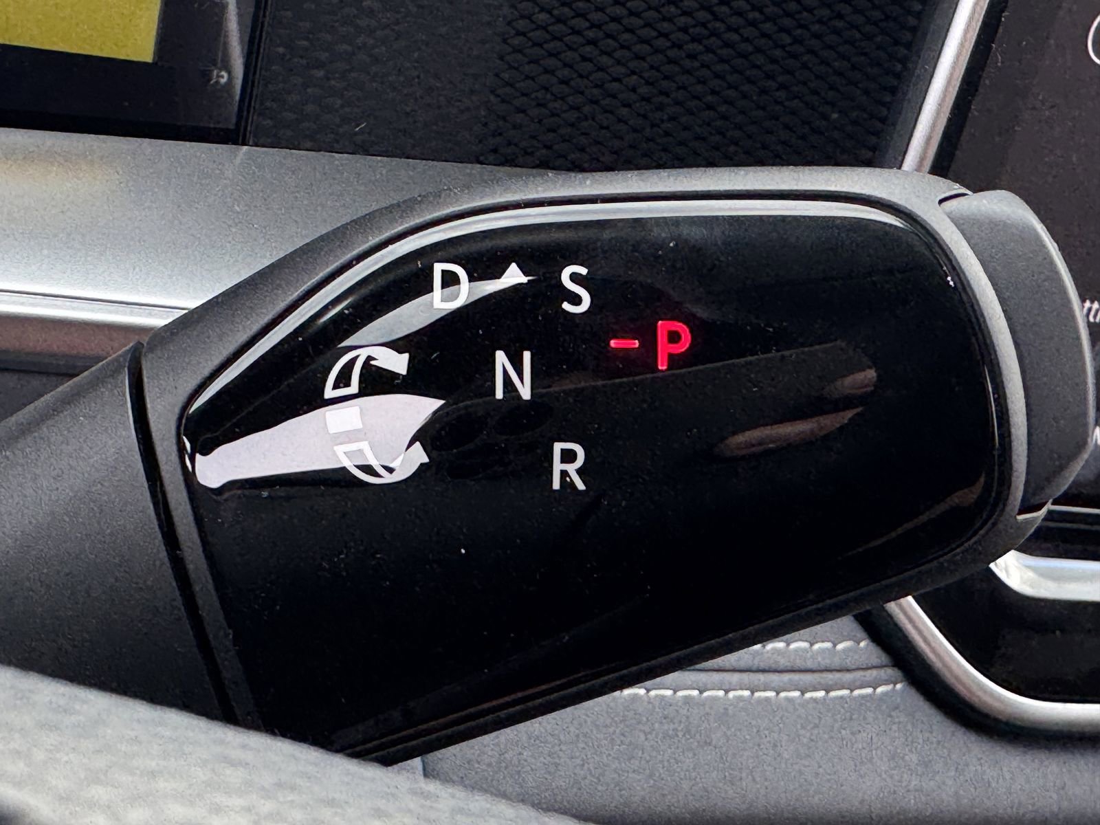 New 2026 Volkswagen Tiguan SE R-Line image 20