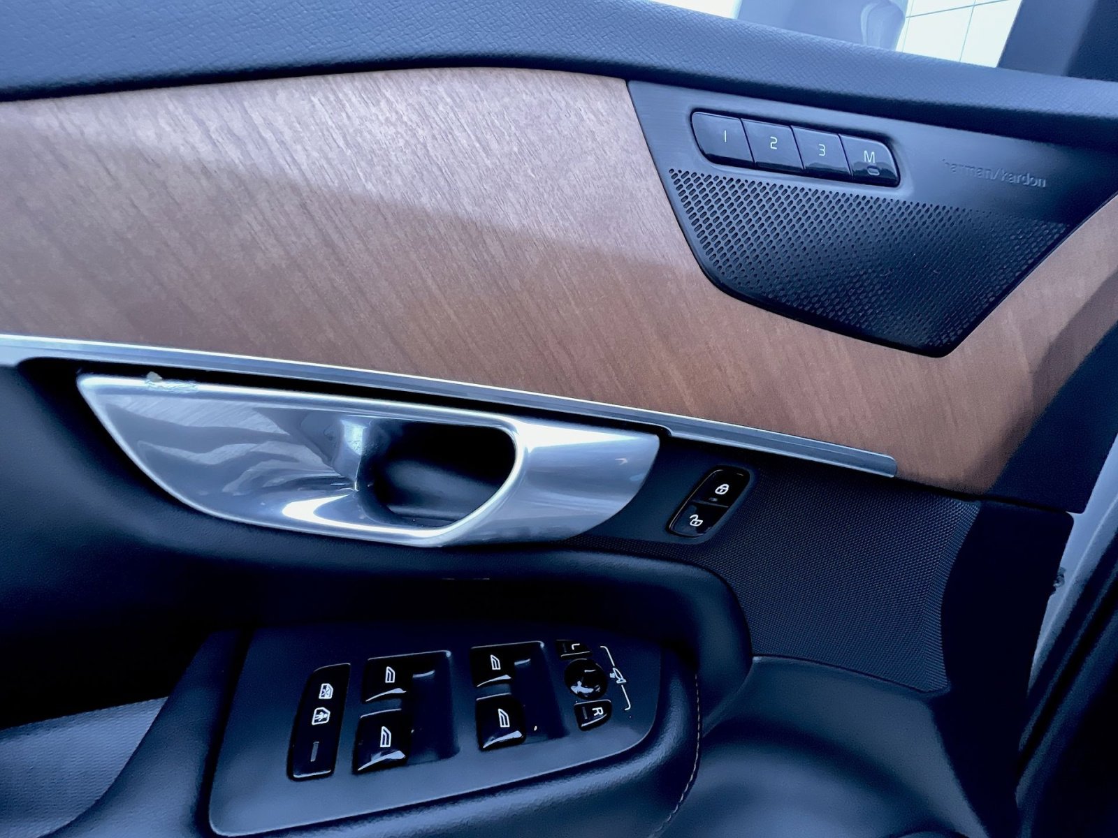 Certified 2023 Volvo XC90 B6 Plus image 15