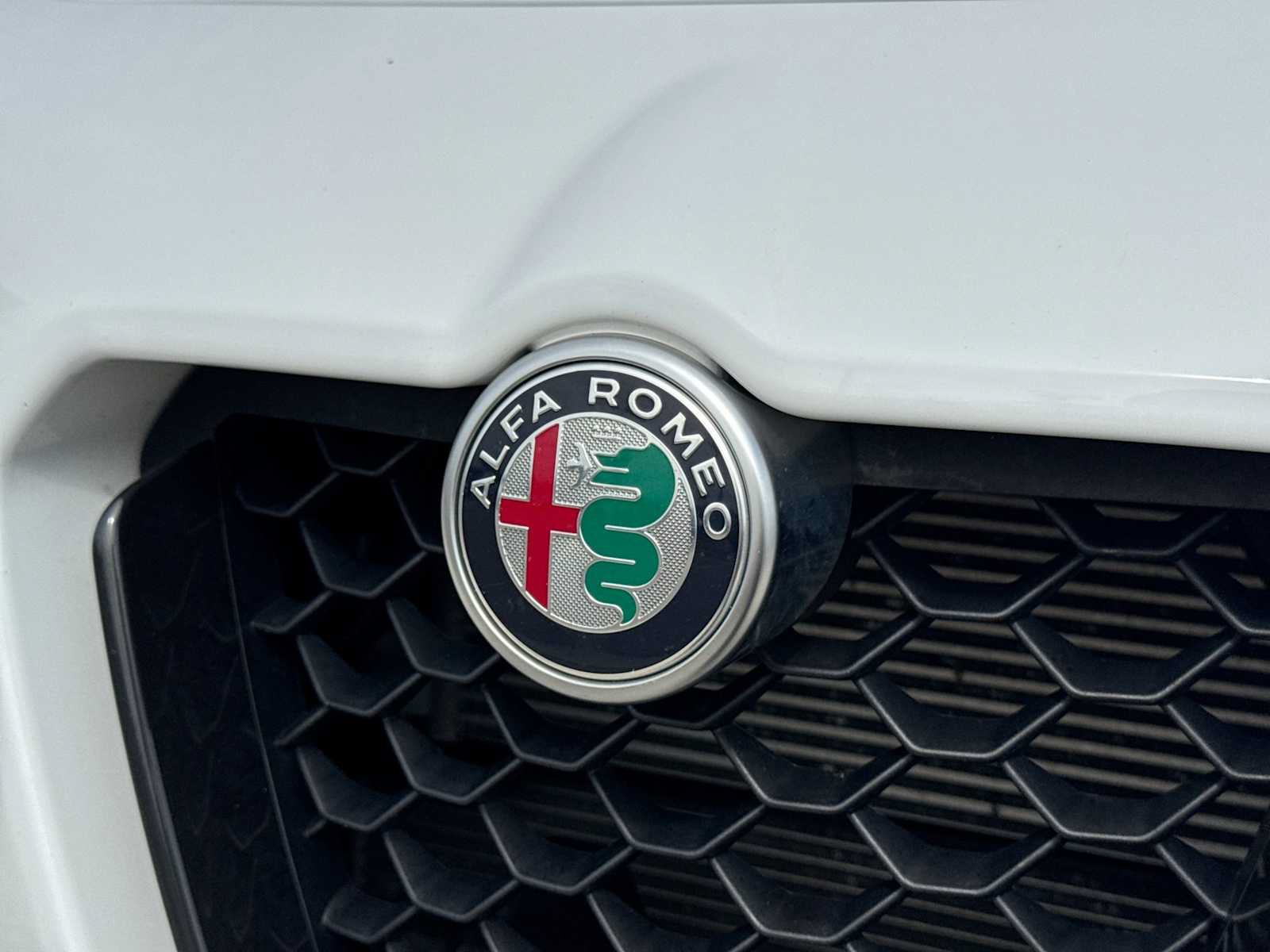 Used 2023 Alfa Romeo Stelvio Veloce AWD/4WD image 11