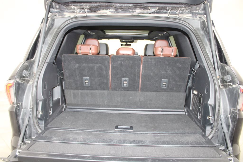 Used 2025 Lincoln Navigator Reserve image 14