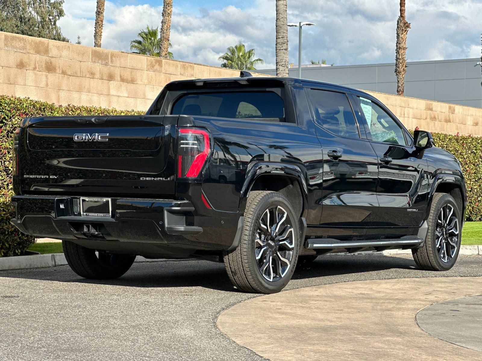 New 2025 GMC Sierra EV Denali image 4
