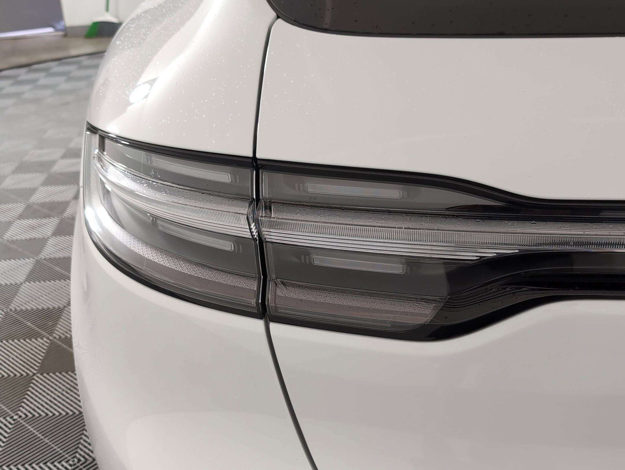 Certified 2025 Porsche Macan AWD/4WD image 15