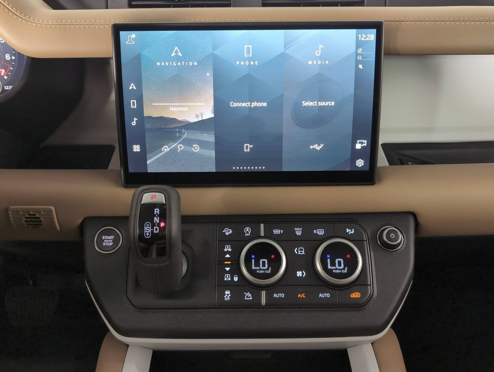 New 2025 Land Rover Defender 130 X-Dynamic SE AWD/4WD image 18