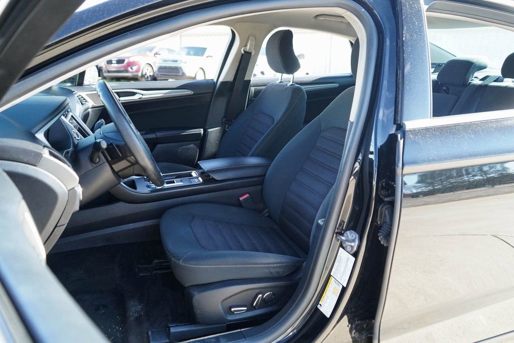 Used 2018 Ford Fusion SE w/ Fusion SE Technology Package image 7