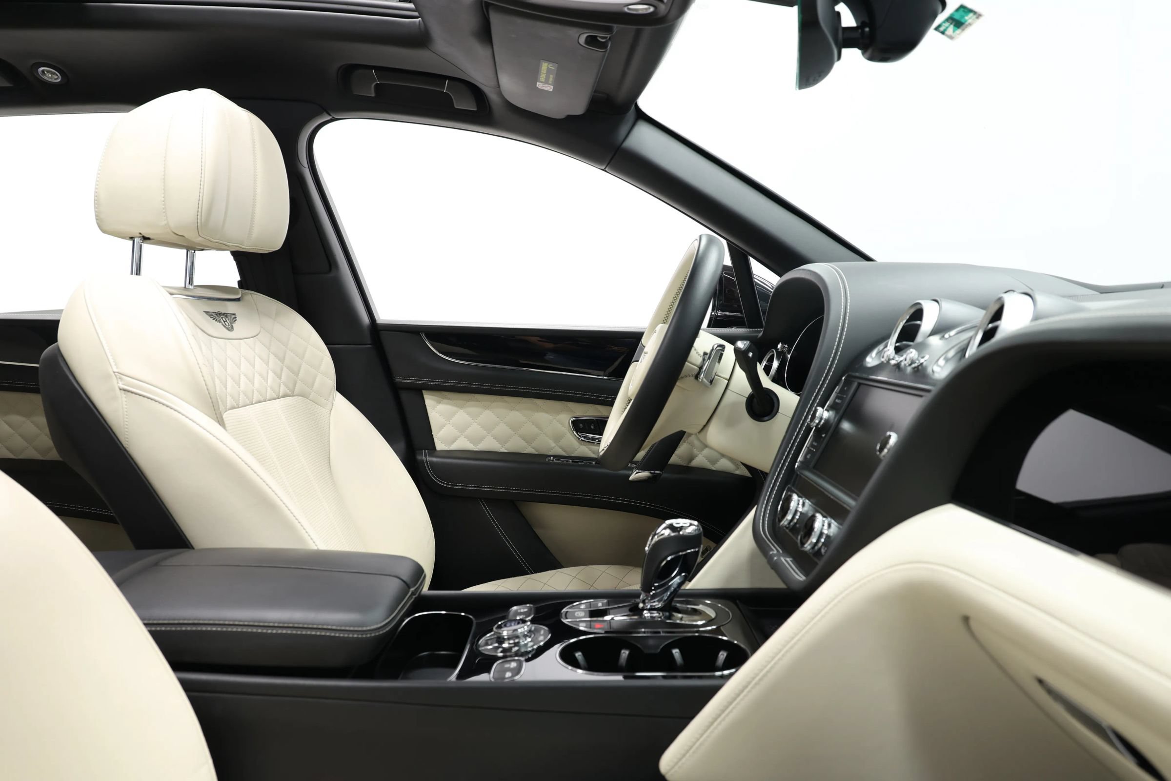 Used 2017 Bentley Bentayga AWD/4WD image 95