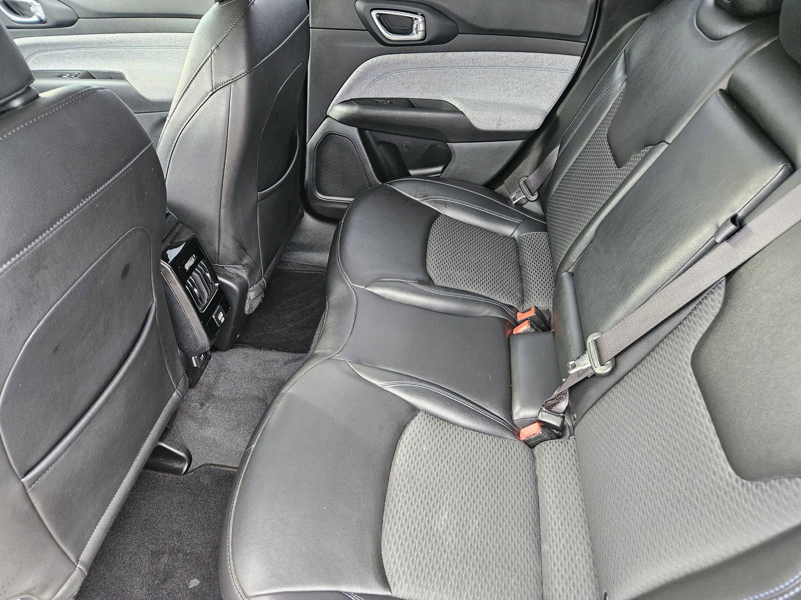 Used 2022 Jeep Compass Latitude image 33