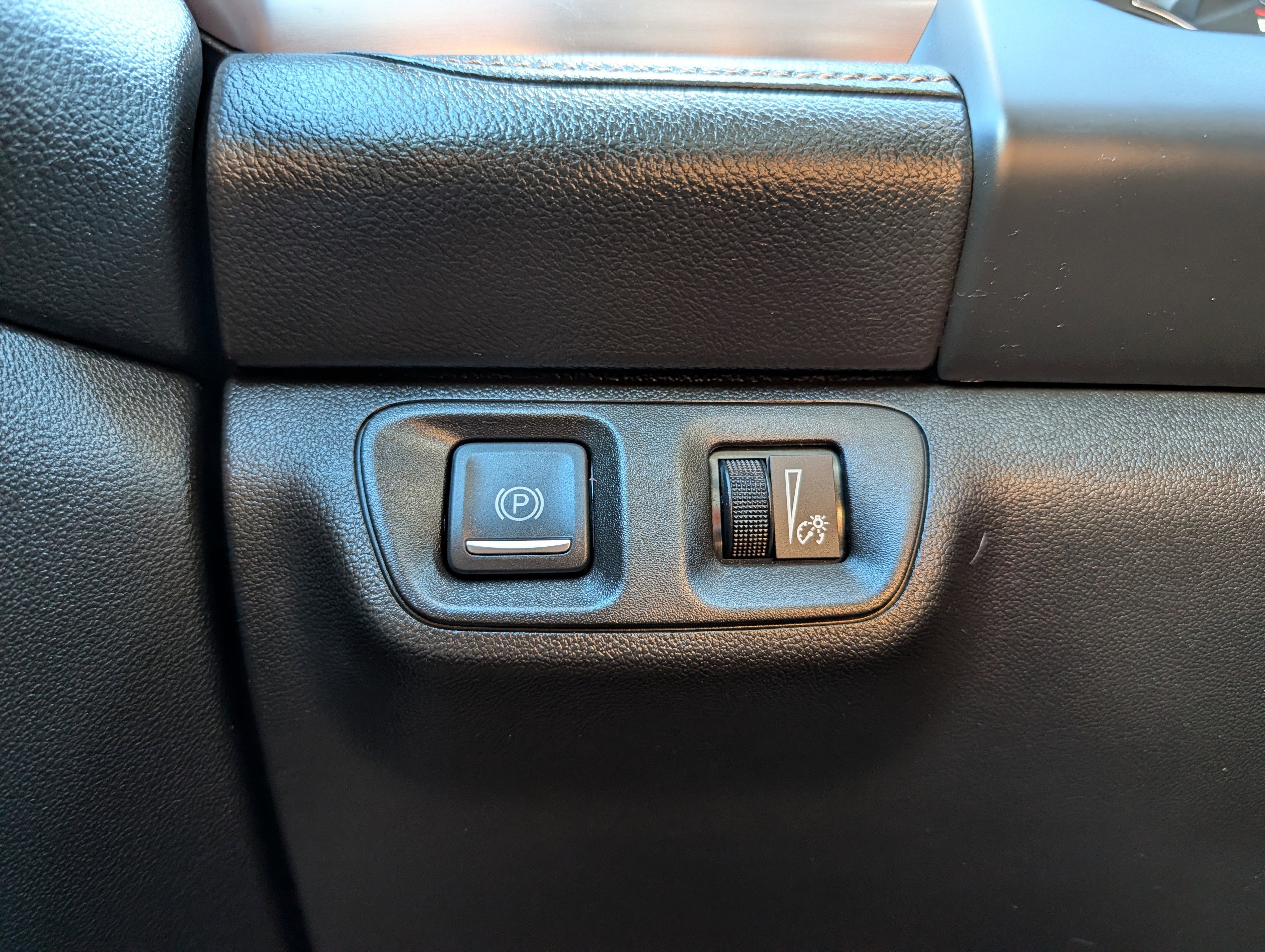 Used 2018 GMC Acadia SLT image 26