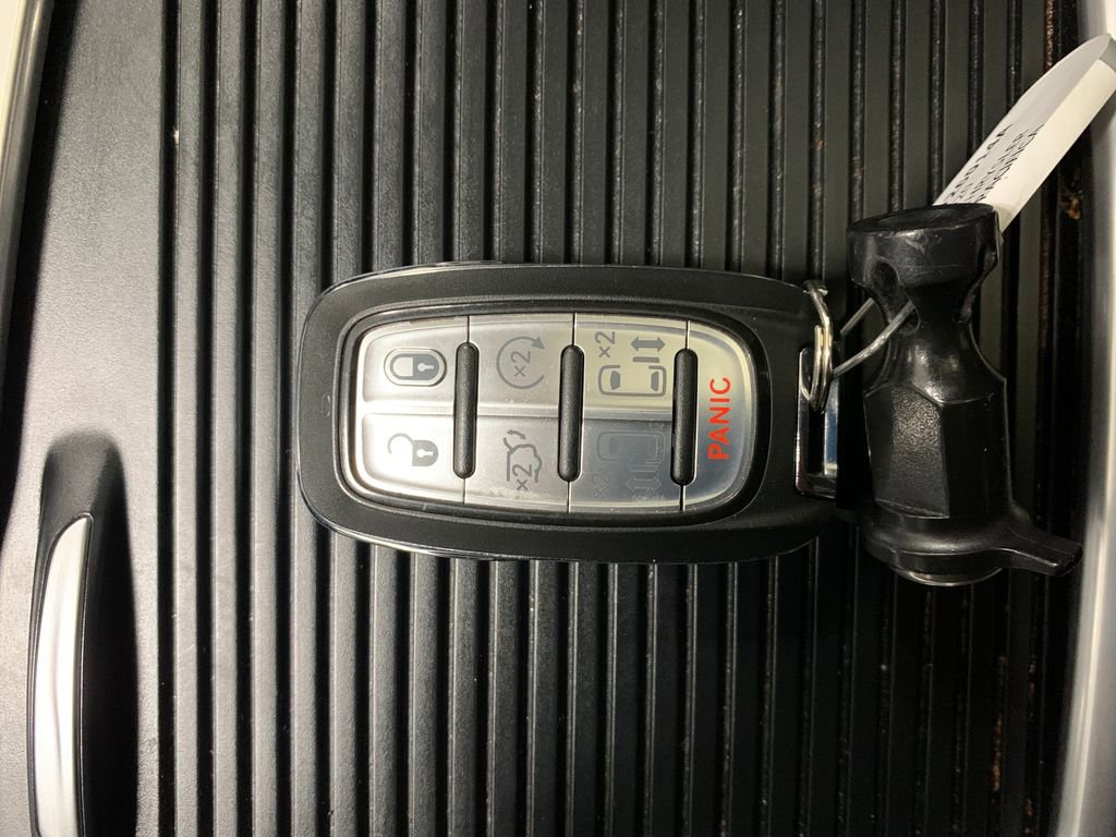 Used 2020 Chrysler Pacifica Limited image 15