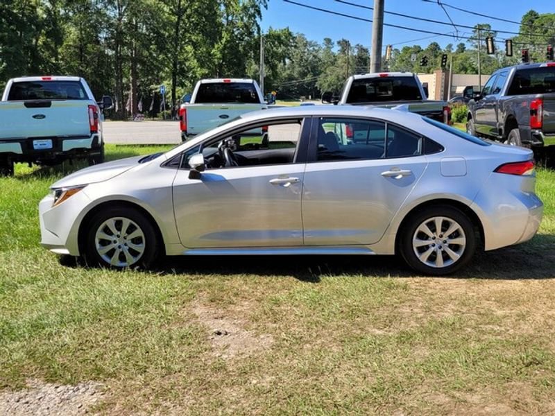 Used 2025 Toyota Corolla LE image 3