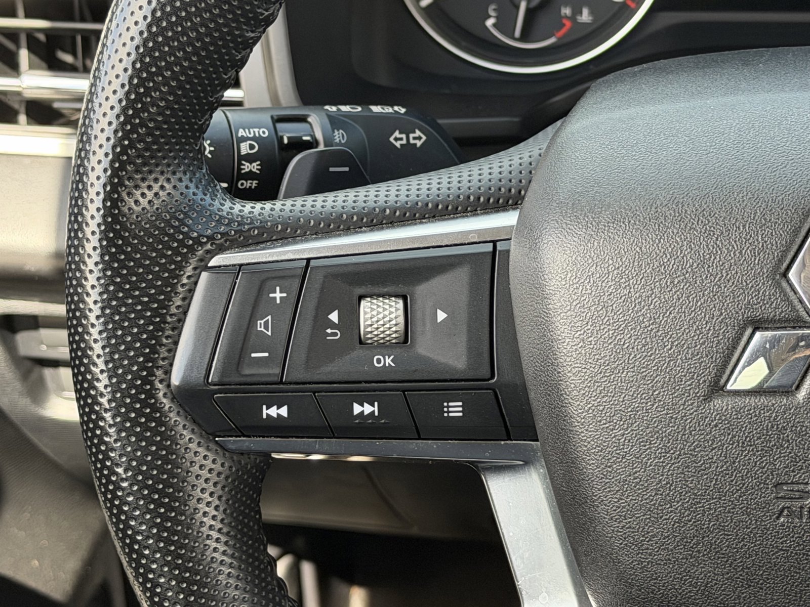 Used 2024 Mitsubishi Outlander SE AWD/4WD image 23