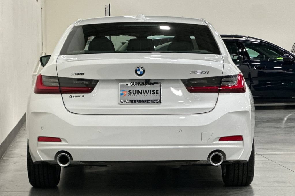 Used 2025 BMW 330i xDrive Sedan w/ Premium Package AWD/4WD image 5