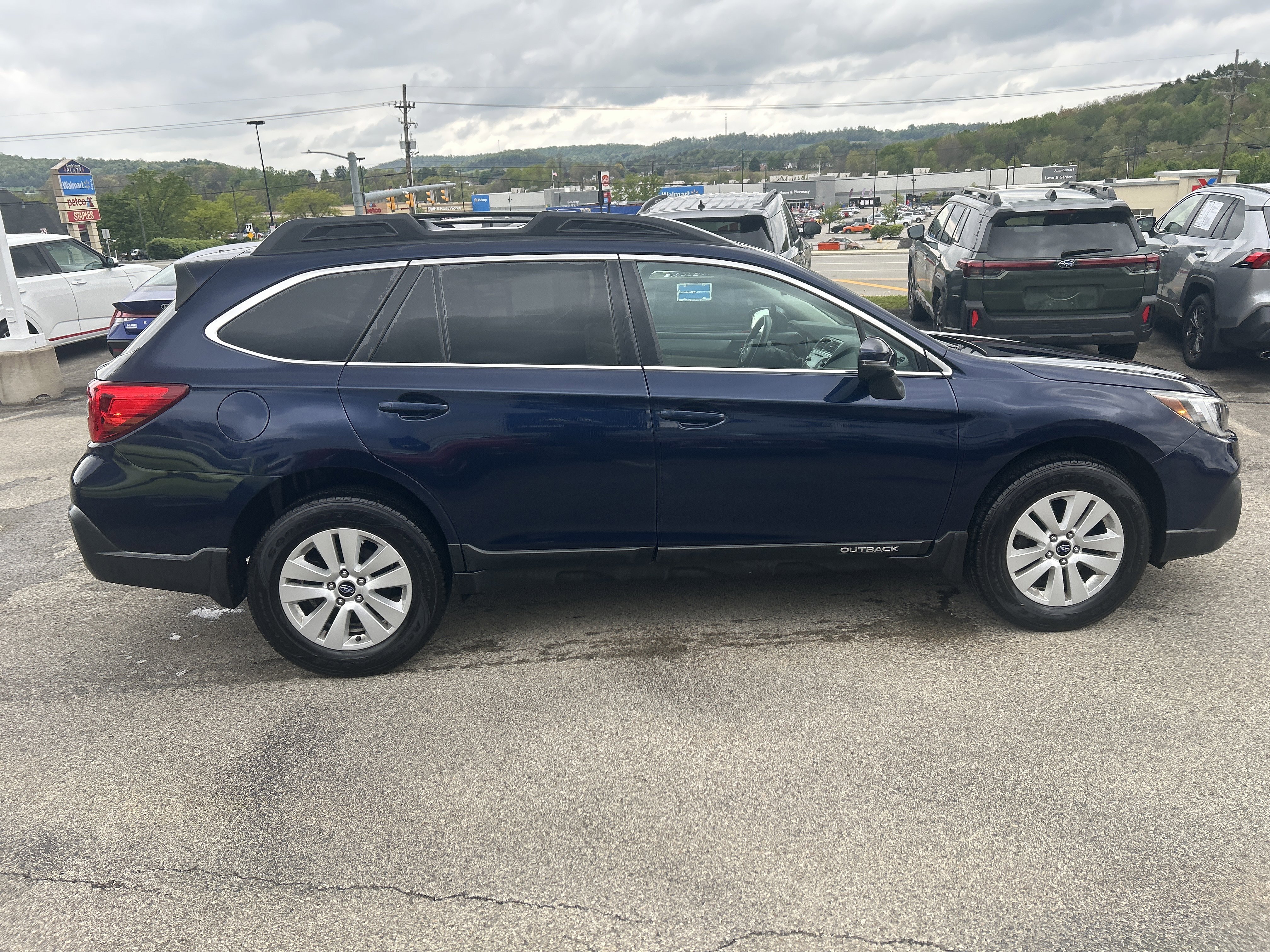 Used 2018 Subaru Outback 2.5i Premium AWD/4WD image 8