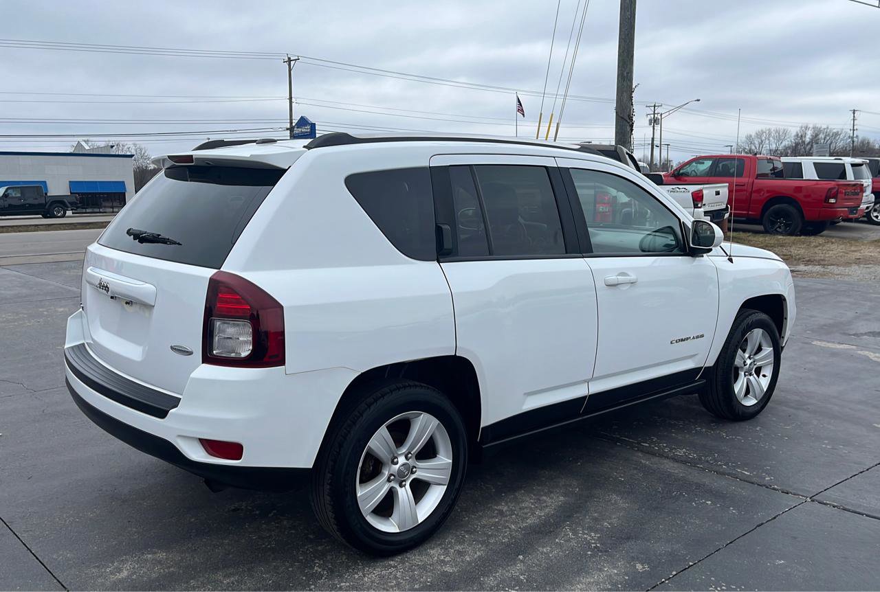 Used 2014 Jeep Compass Latitude w/ Sun/Sound Group AWD/4WD image 3