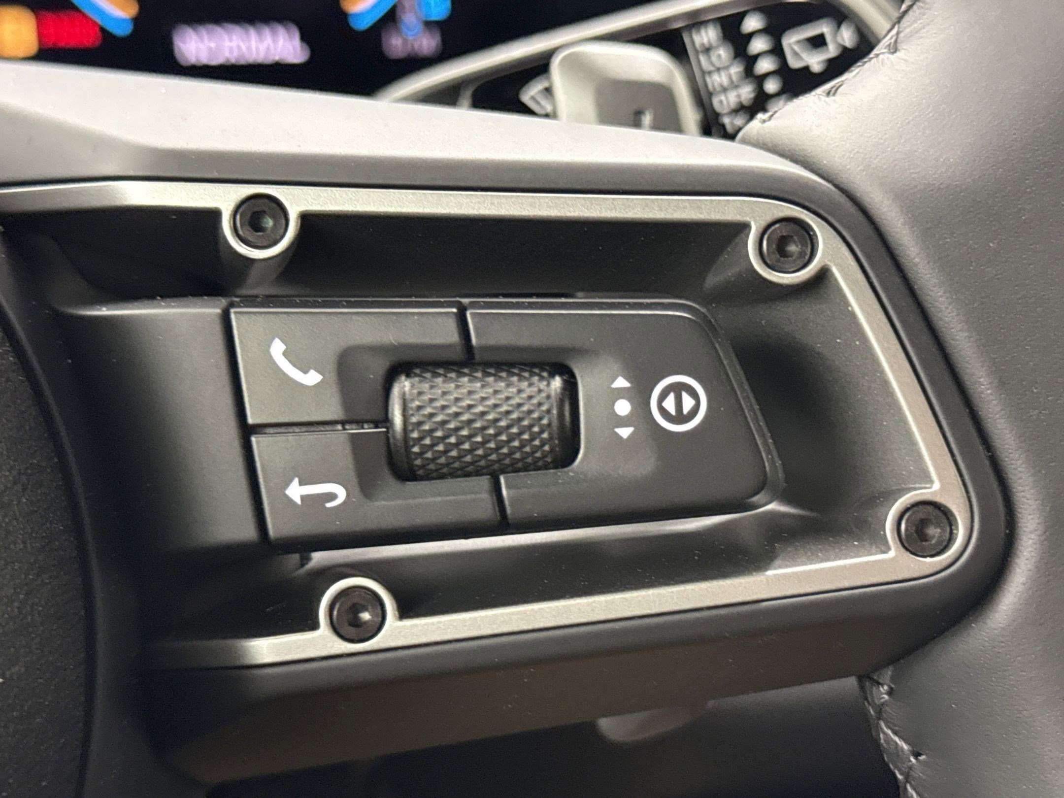 Used 2025 Porsche Cayenne image 24