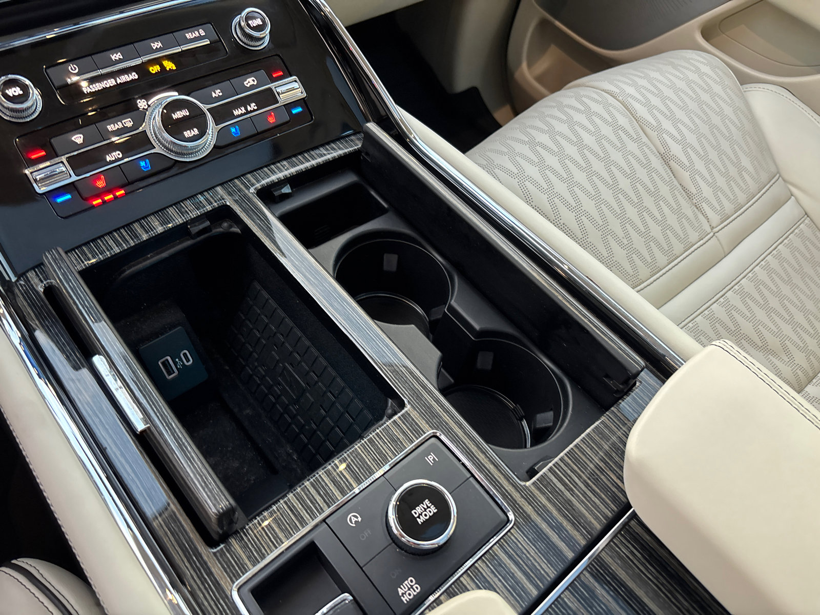 Certified 2024 Lincoln Navigator Black Label image 23