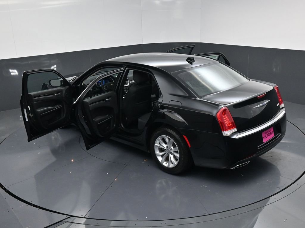 Used 2023 Chrysler 300 Touring image 20
