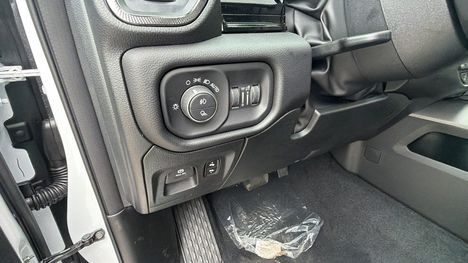 New 2026 RAM 1500 Laramie AWD/4WD image 21