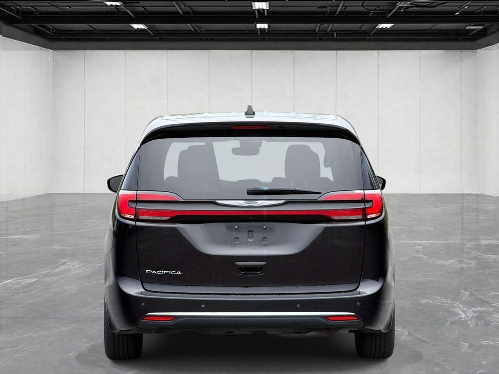Used 2025 Chrysler Pacifica Select FWD image 6