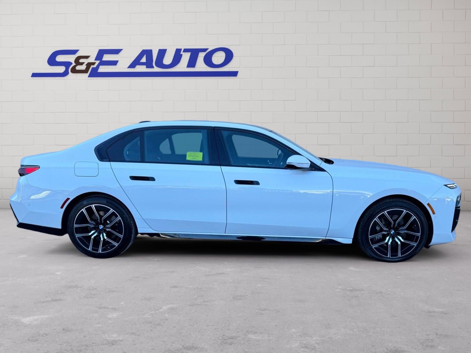 Used 2025 BMW 740i xDrive image 4