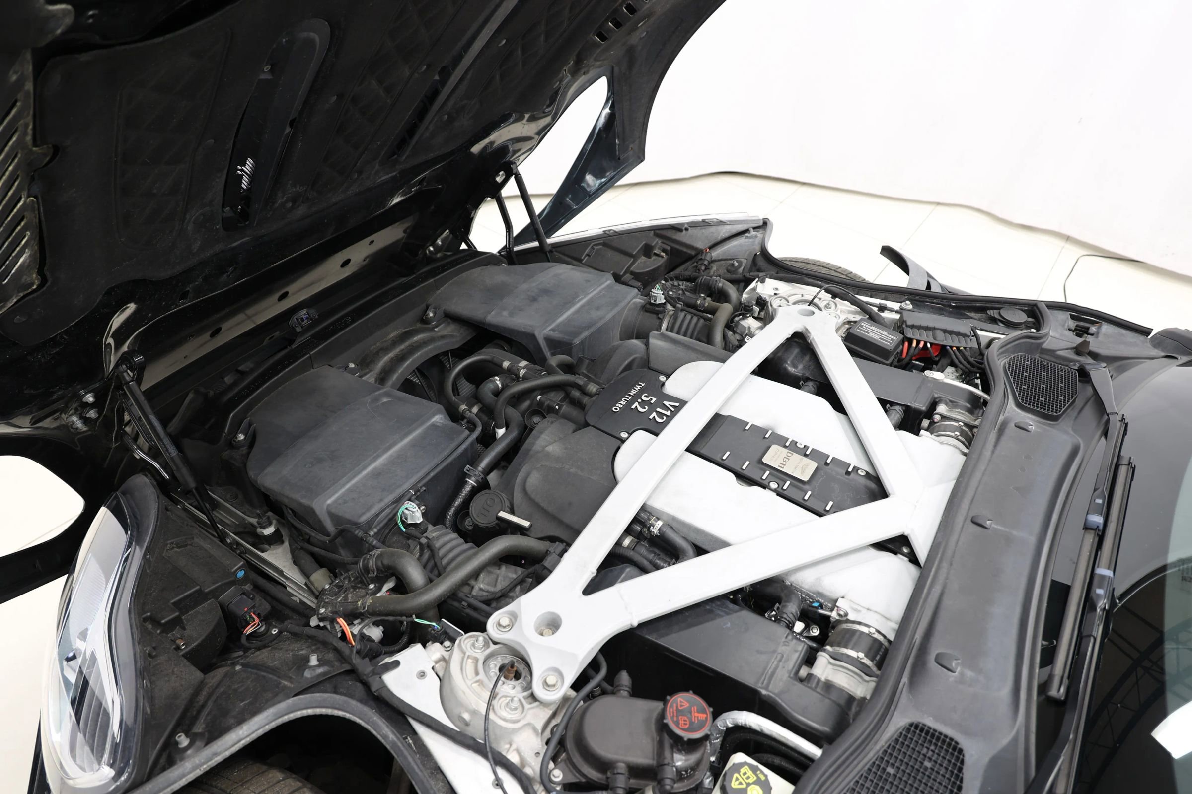 Used 2018 Aston Martin DB11 V12 image 84