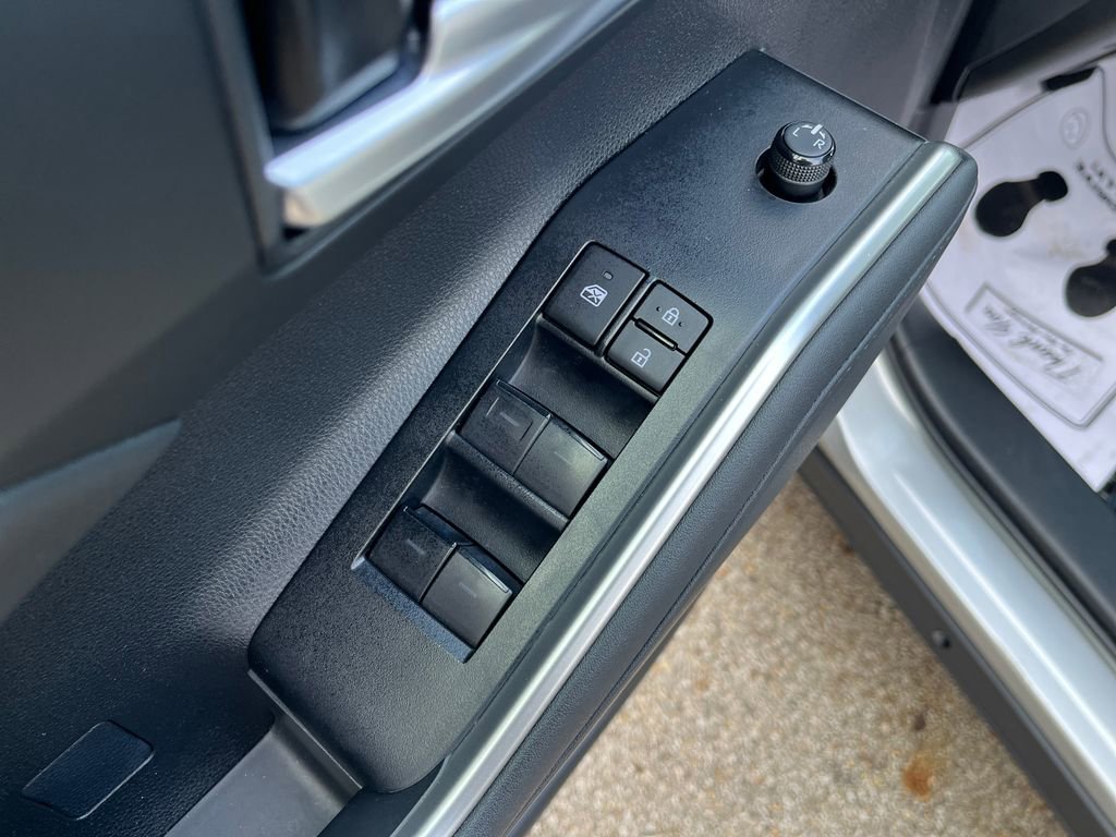 Used 2024 Toyota Highlander XLE image 12