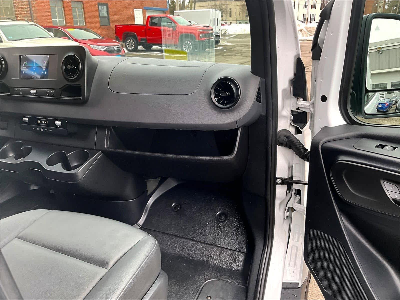 Used 2024 Mercedes-Benz Sprinter 2500 image 13