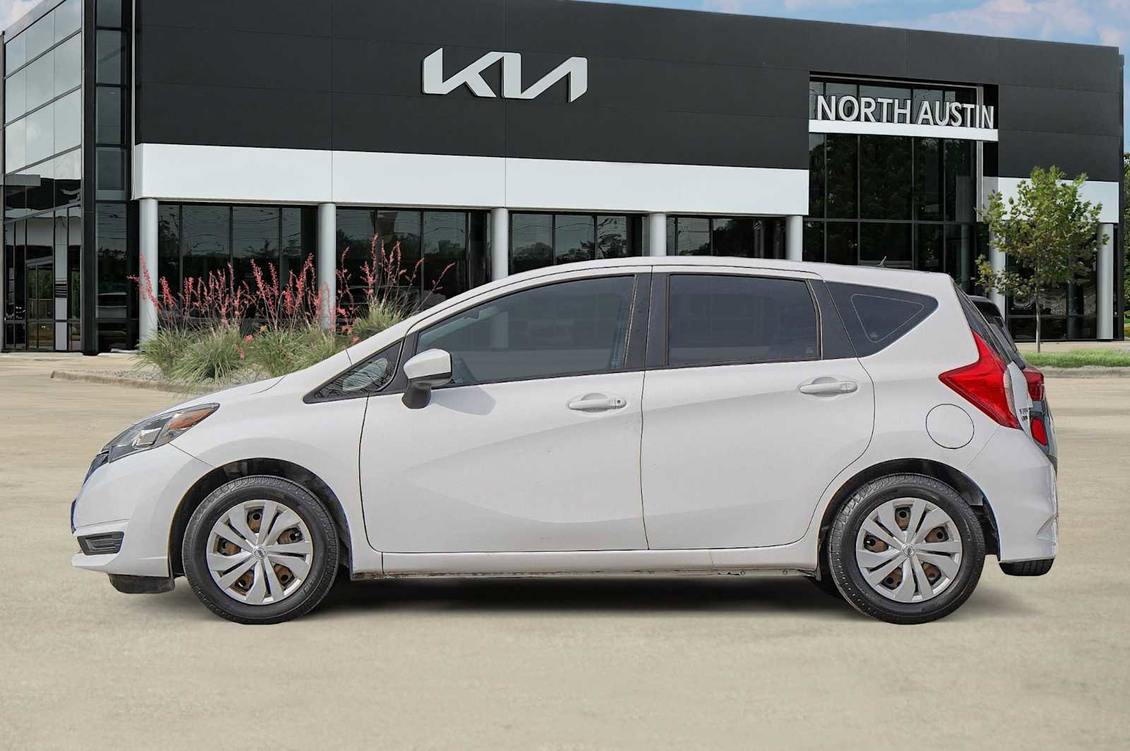 Used 2018 Nissan Versa Note SV image 4