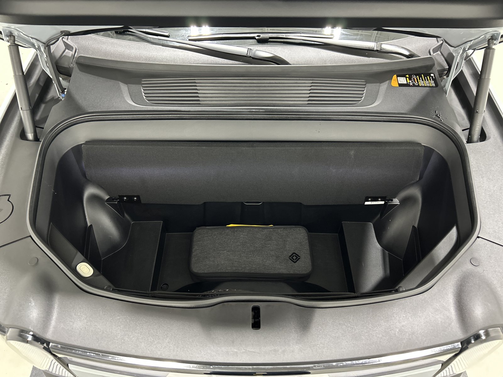 Used 2024 Rivian R1T Adventure AWD/4WD image 14