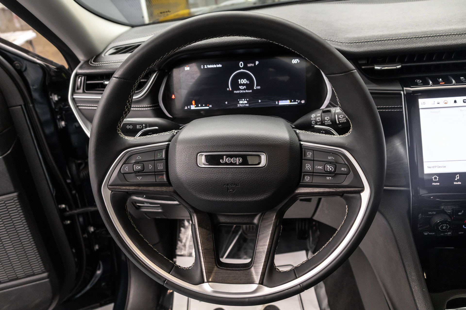 Used 2023 Jeep Grand Cherokee Limited AWD/4WD image 24