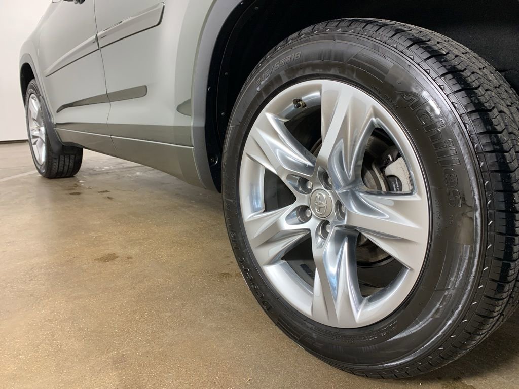 Used 2015 Toyota Highlander Limited image 17