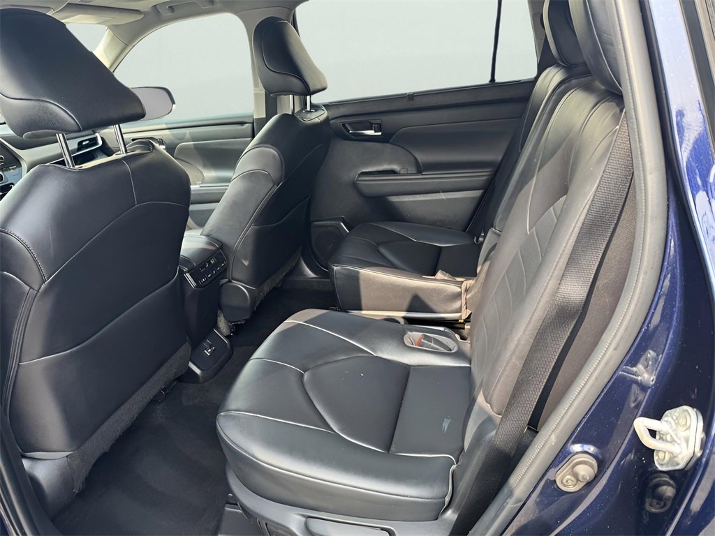 Used 2023 Toyota Highlander XLE image 11