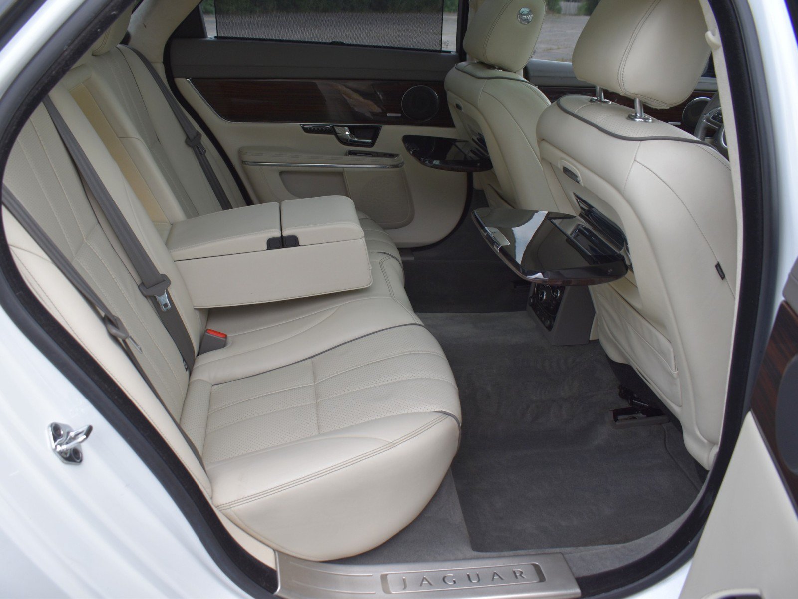 Used 2011 Jaguar XJ L RWD image 42