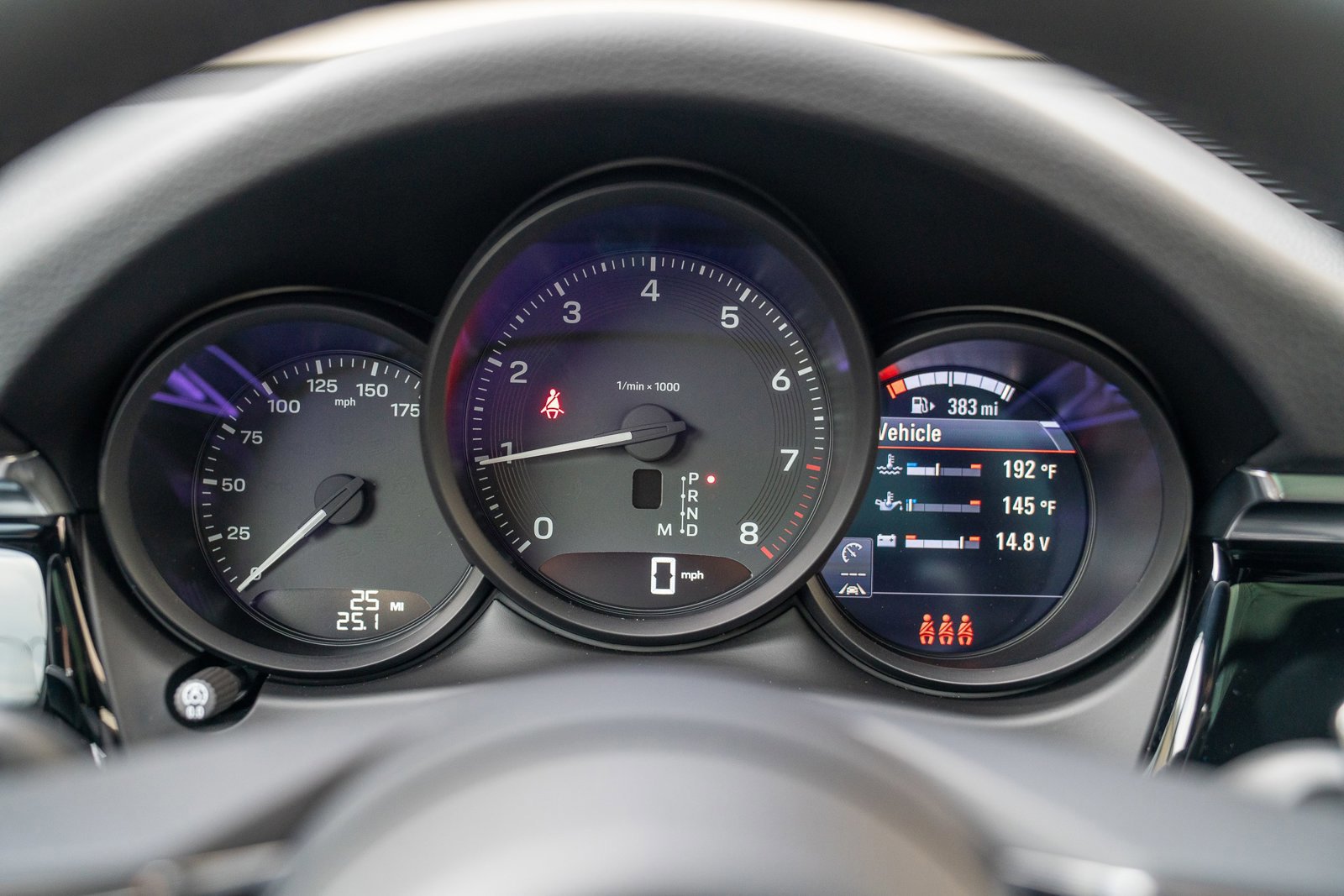 Certified 2025 Porsche Macan image 13