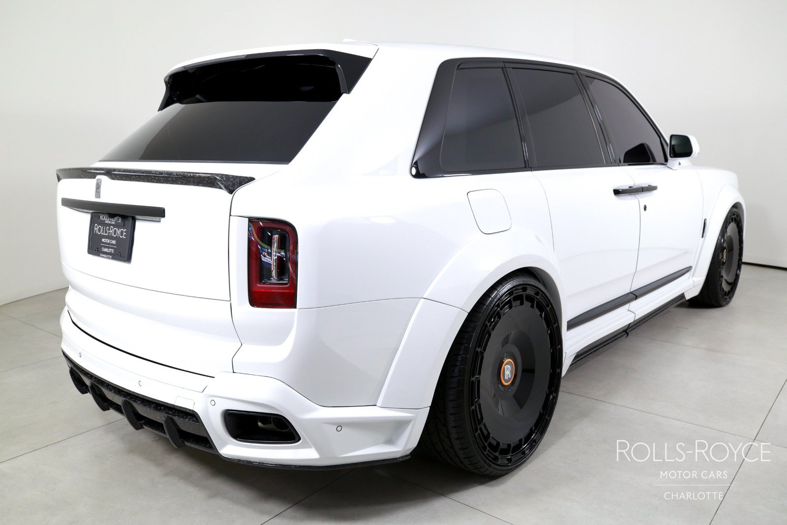 Used 2025 Rolls-Royce Cullinan AWD/4WD image 2