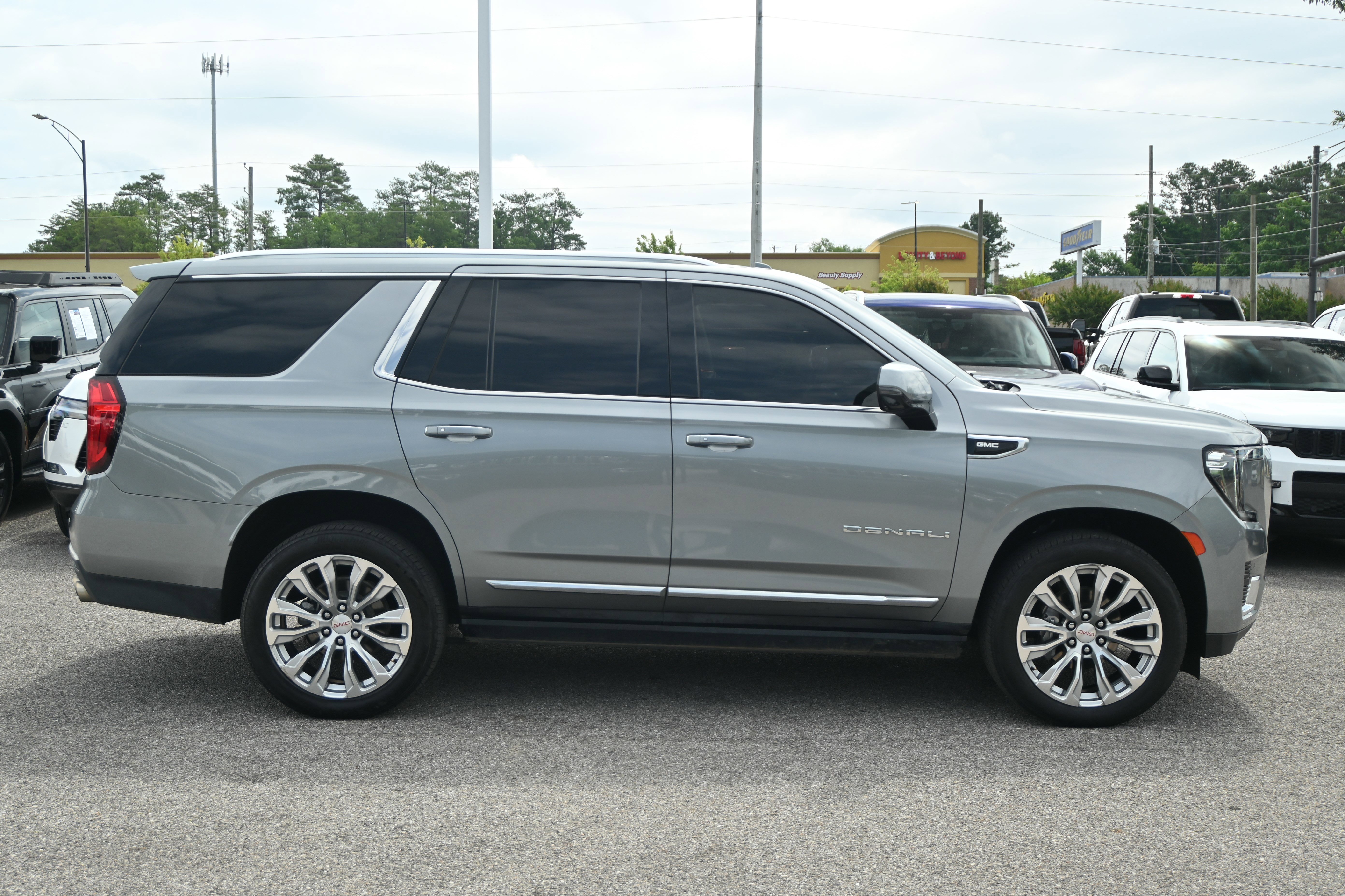 Used 2023 GMC Yukon Denali AWD/4WD image 11