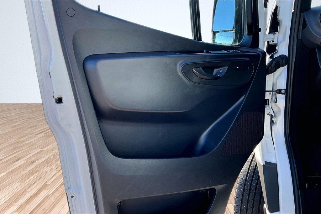 Used 2025 Mercedes-Benz Sprinter 2500 image 16