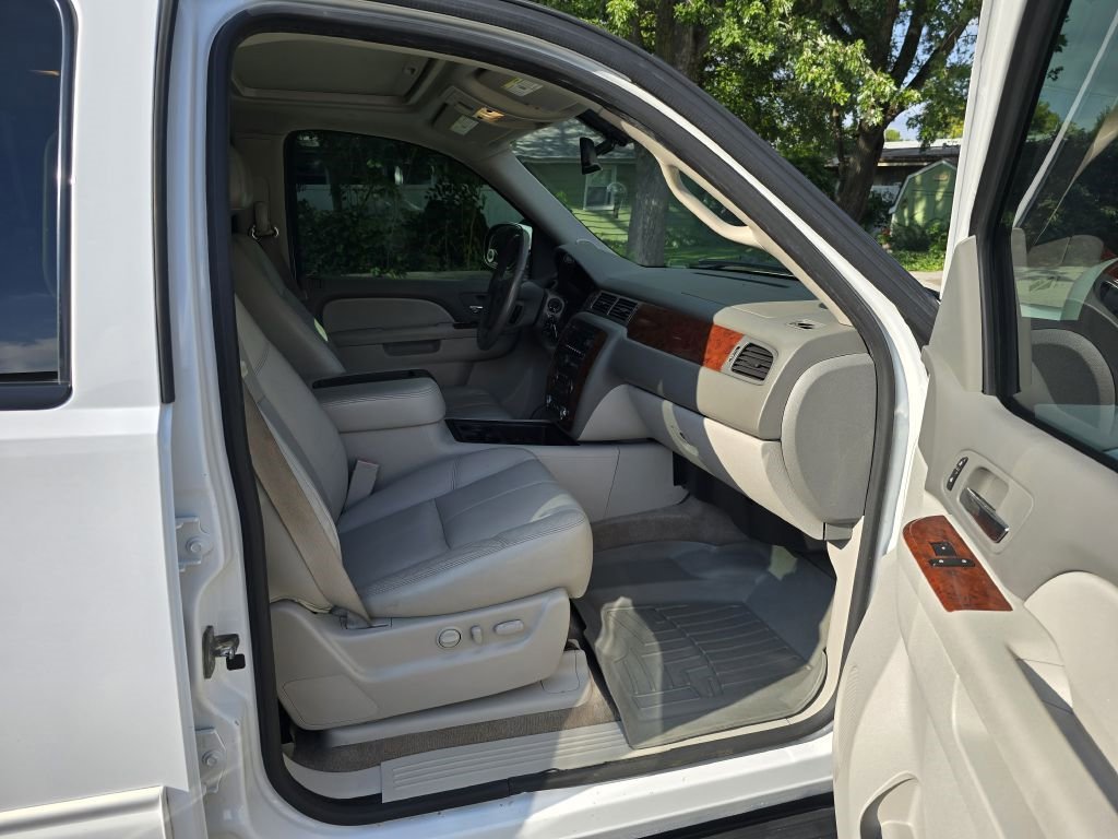 Used 2012 Chevrolet Suburban LT w/ Luxury Package image 14