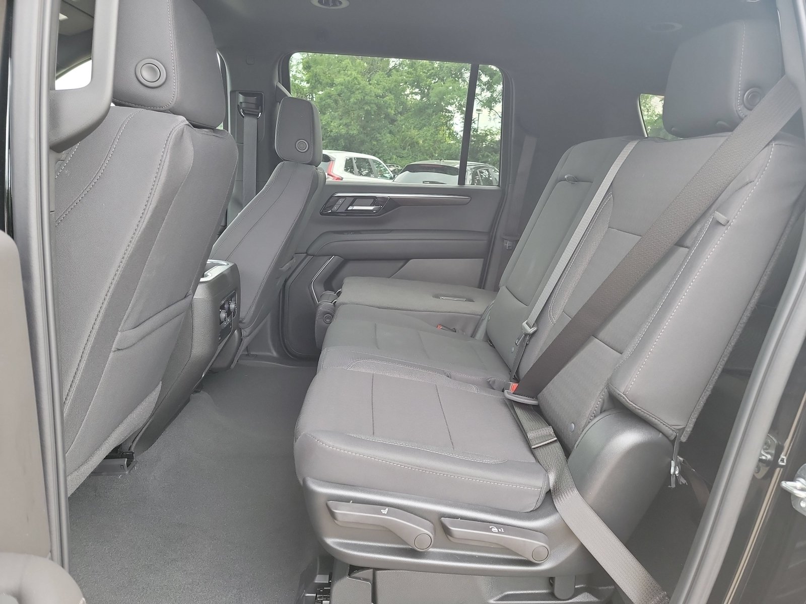 Used 2026 Chevrolet Suburban LS AWD/4WD image 27