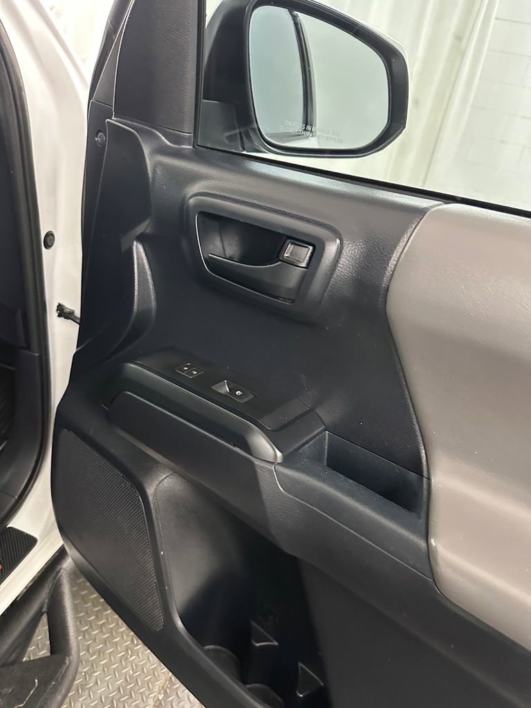 Used 2018 Toyota Tacoma SR w/ SR Convenience Package image 31