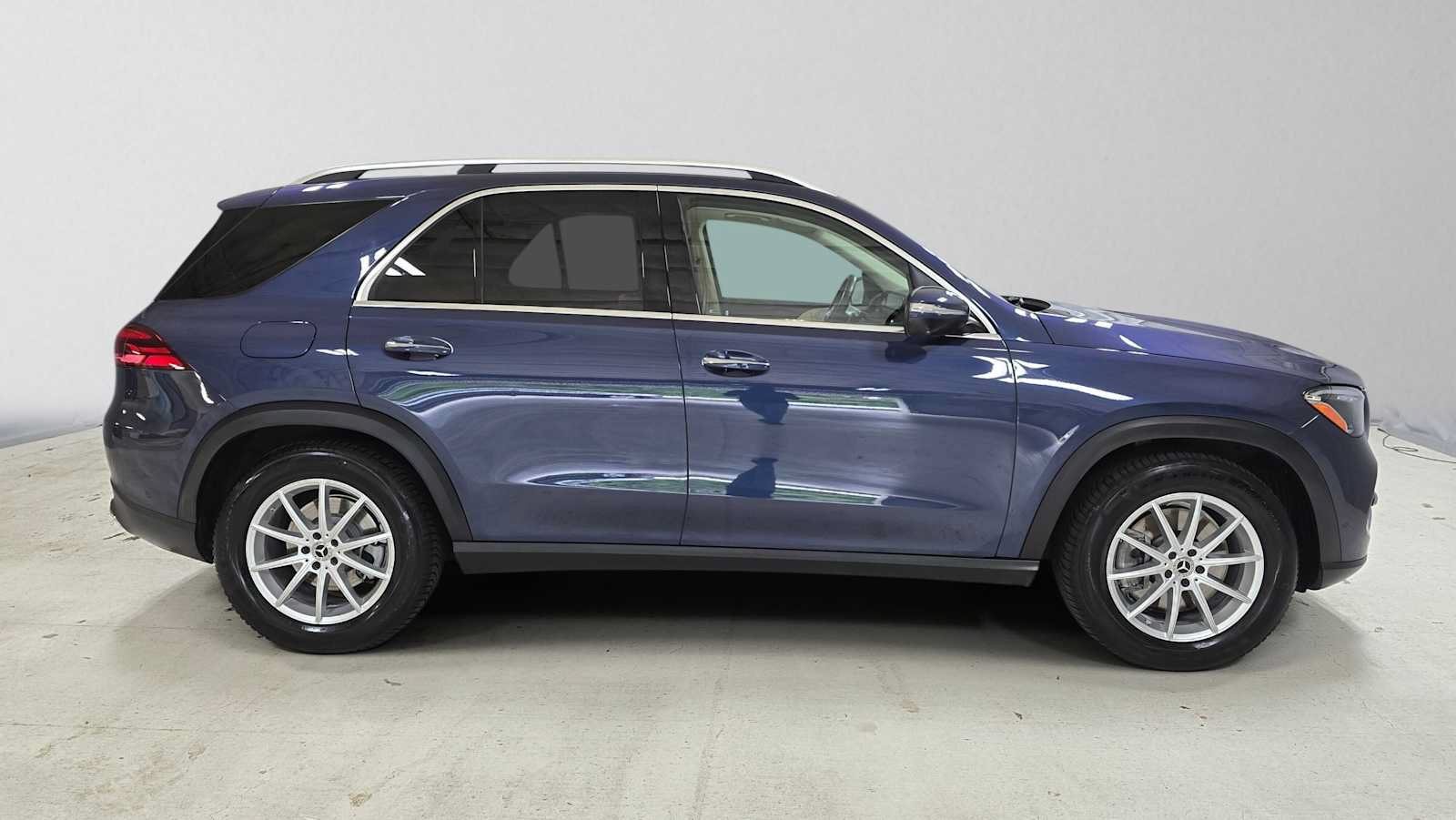 Certified 2024 Mercedes-Benz GLE 450 4MATIC image 2