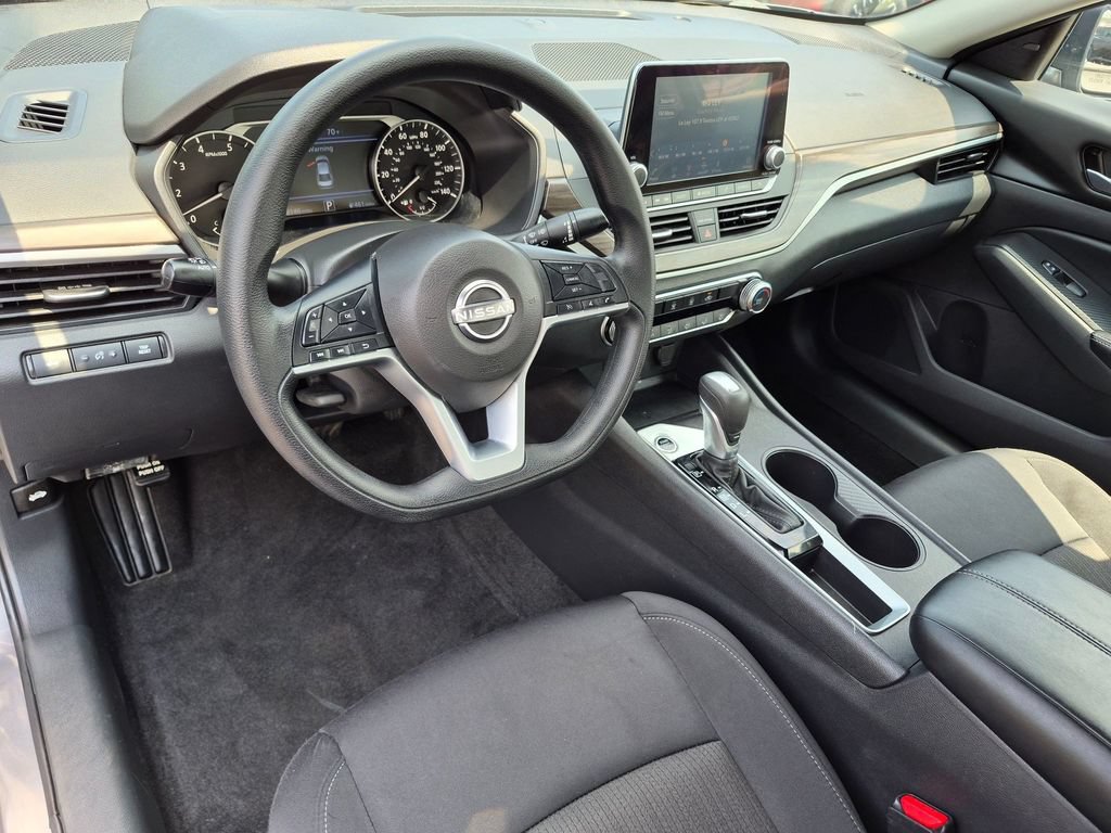 Used 2025 Nissan Altima 2.5 SV FWD image 10