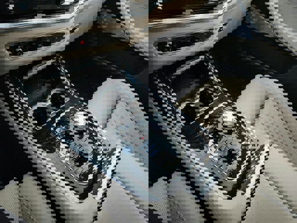 Used 2025 BMW X7 M60i image 17