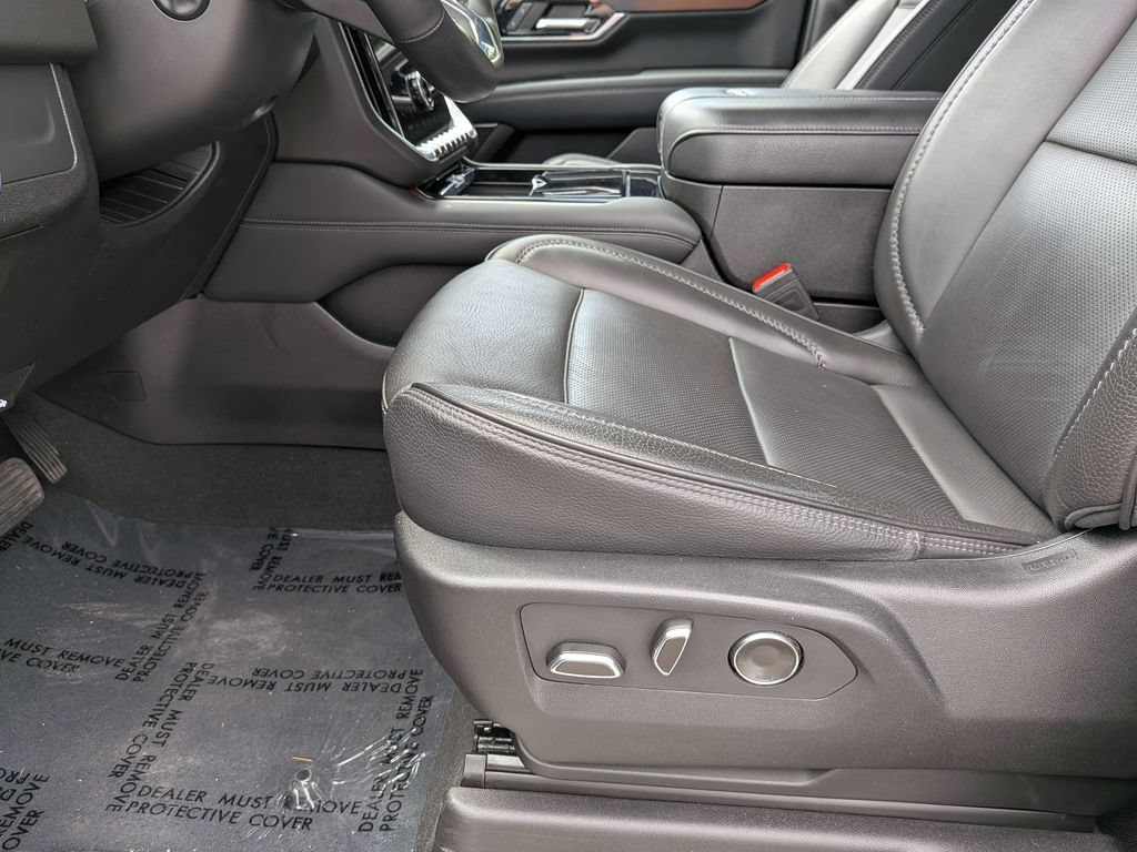 Used 2025 GMC Yukon XL Denali AWD/4WD image 23