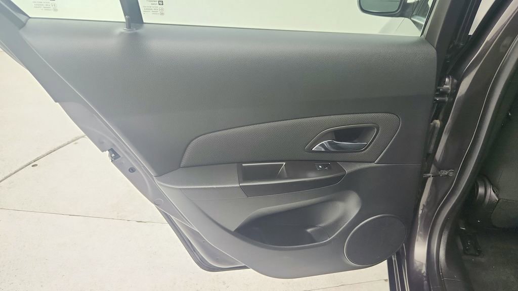 Used 2014 Chevrolet Cruze LT image 25
